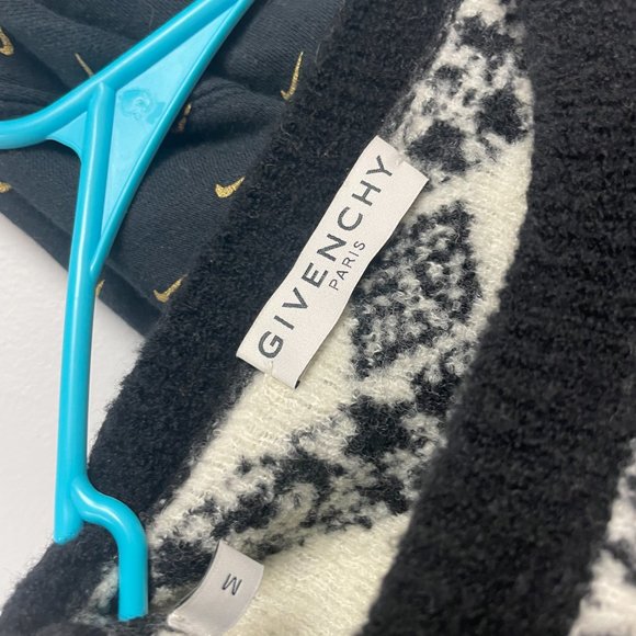 Givenchy Tight Fit Knit Sweater never worn - Picture 2 of 4